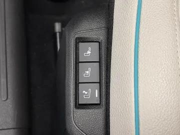 Car image 44