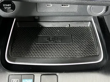 Car image 30