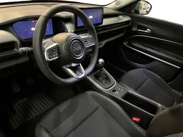 Car image 10