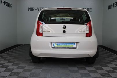 Car image 20
