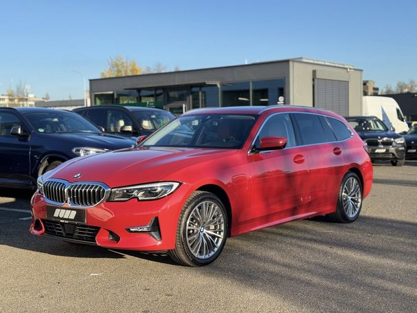 BMW 330e Touring xDrive Luxury 215 kW image number 1