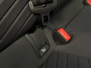 Car image 40