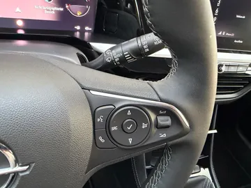 Car image 32