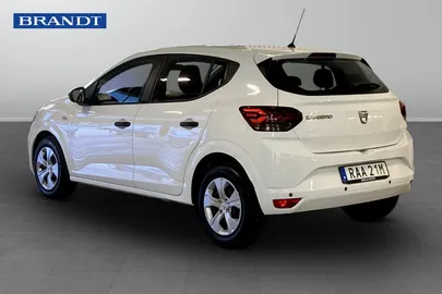 Car image 4