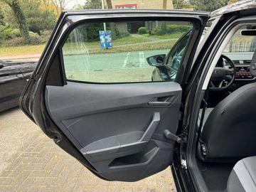 Car image 37