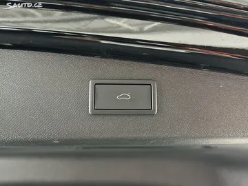 Car image 32