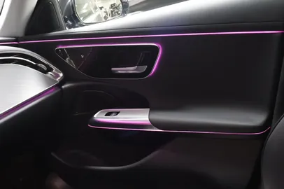 Car image 26