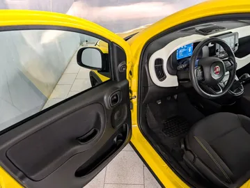 Car image 15