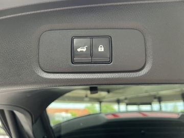 Car image 33