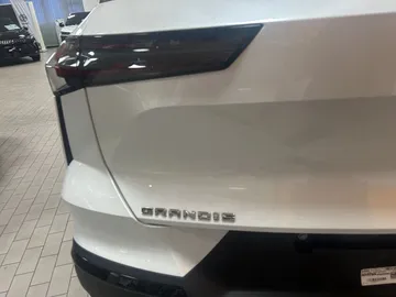 Car image 25