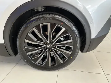 Car image 24