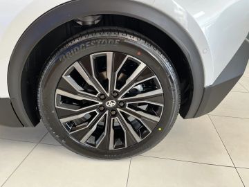 Car image 24
