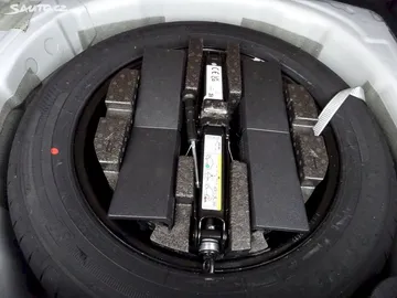 Car image 28