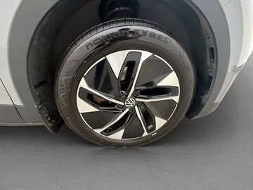Car image 29