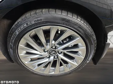 Car image 35