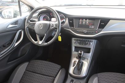 Car image 15