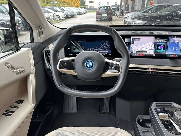 BMW iX xDrive40 240 kW image number 25