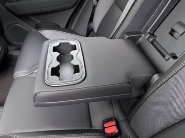 Car image 44