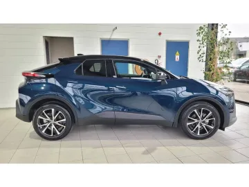 Car image 4