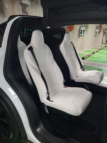 Tesla Model X Long Range Plus AWD 386 kW image number 18