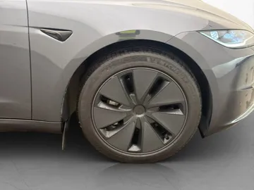 Car image 34