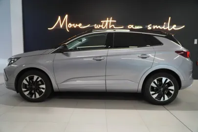 Car image 3