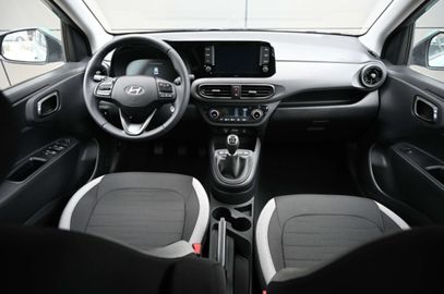 Car image 10