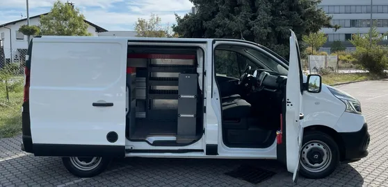 Car image 15