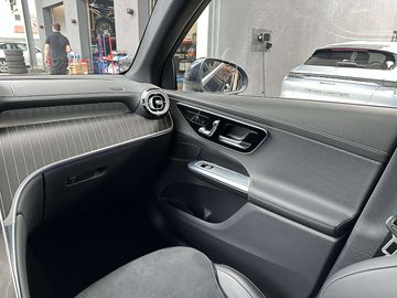 Car image 36