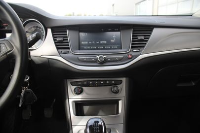 Car image 15