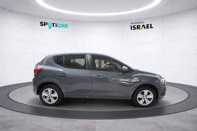 Car image 5