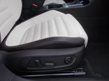 Car image 38