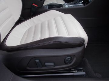 Car image 38