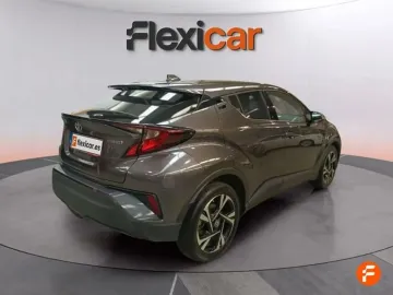 Car image 3