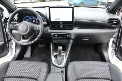 Car image 16