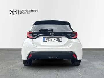 Car image 3