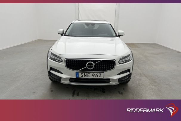 Volvo V90 Cross Country D4 AWD Plus 140 kW image number 3