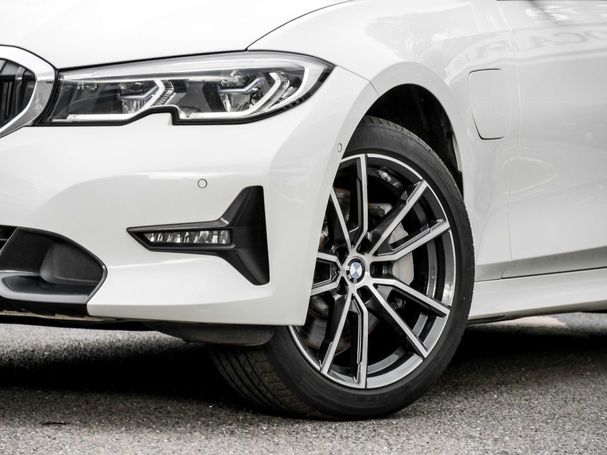 BMW 330e Touring Sport Line 215 kW image number 5