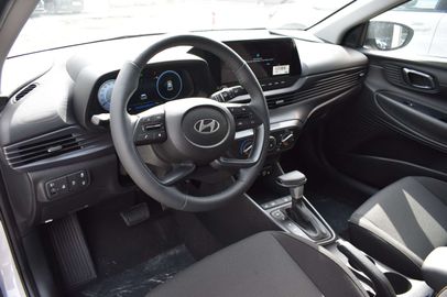 Car image 14