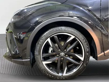 Car image 16