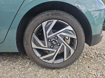 Car image 21
