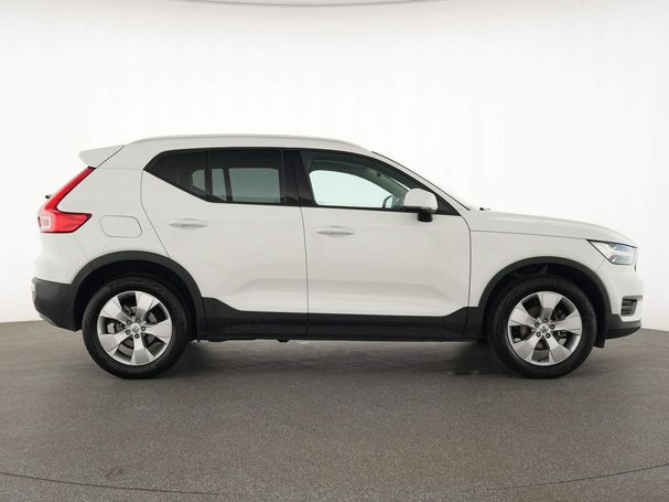 Volvo XC40 Momentum 110 kW image number 5