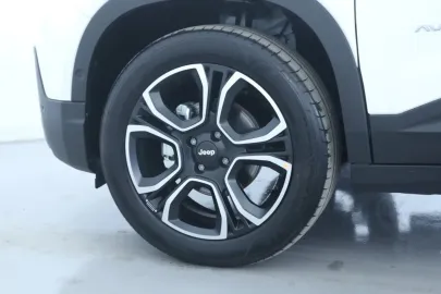 Car image 30