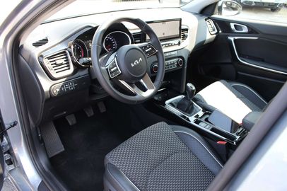 Car image 16