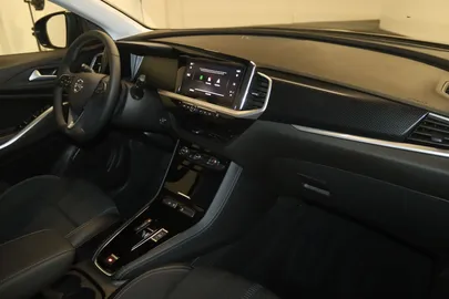 Car image 19