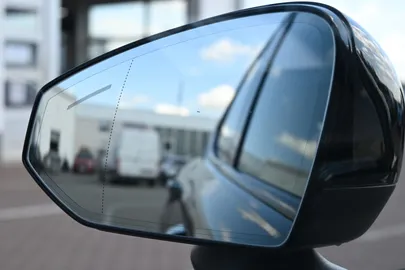 Car image 30
