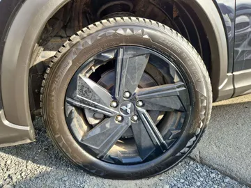 Car image 32