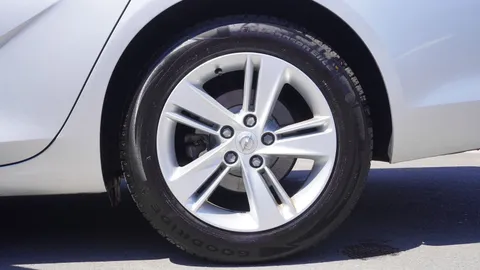 Car image 30