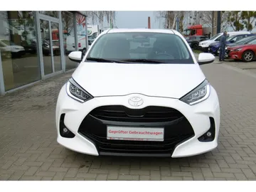Car image 2
