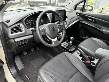 Car image 10